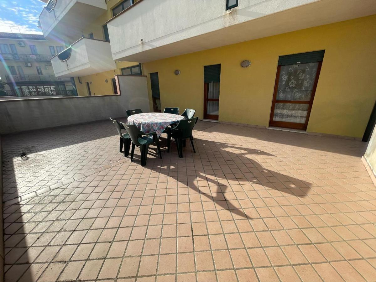 Residence Mediterraneo - Agenzia Cocal カオルレ エクステリア 写真